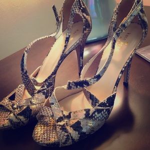 Kate spade hills 🖤❤️